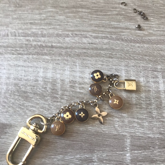 Light mocha Colour✨Authentic Louis Vuitton Flower w Necklace✨ - Picture 7 of 9